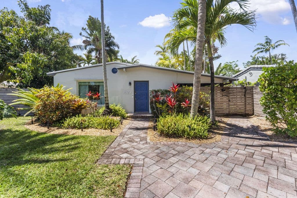 4-bedroom Single-Family Home — 1627 NE 17TH Avenue