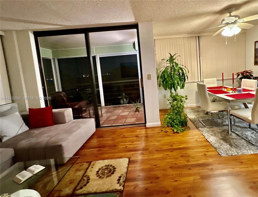 2-bedroom Condo — 1400 Saint Charles Pl APT 612