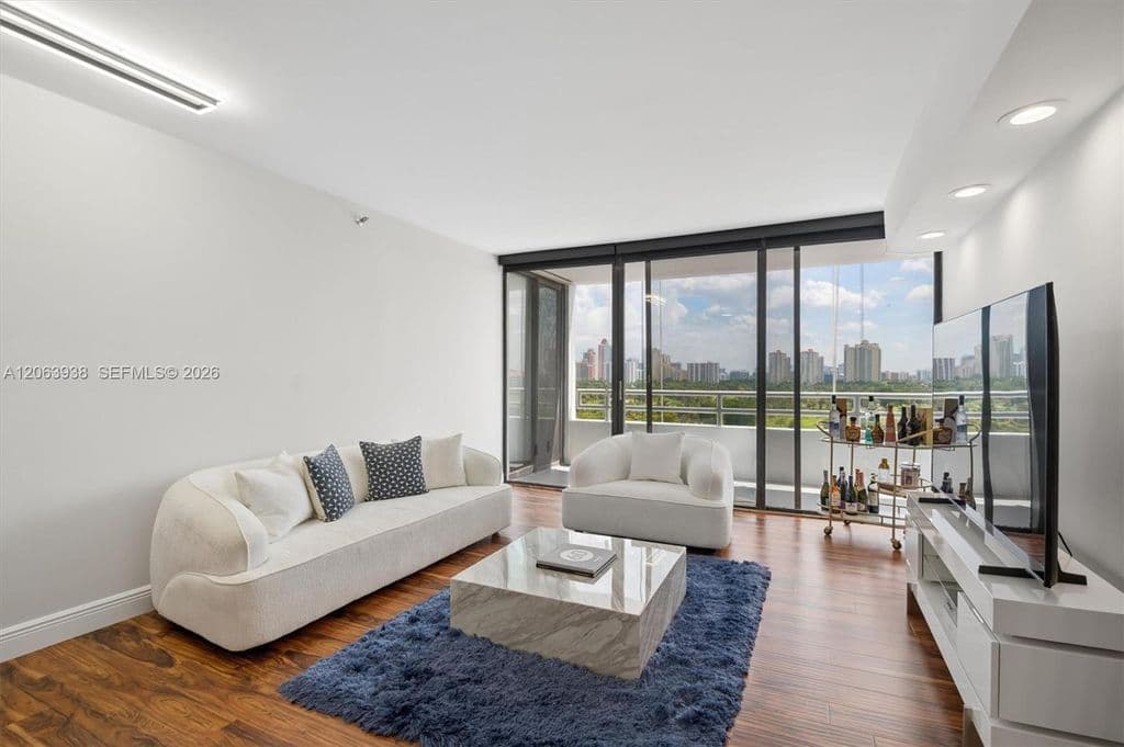 2-bedroom Condo — 20225 NE 34th Ct APT 1014