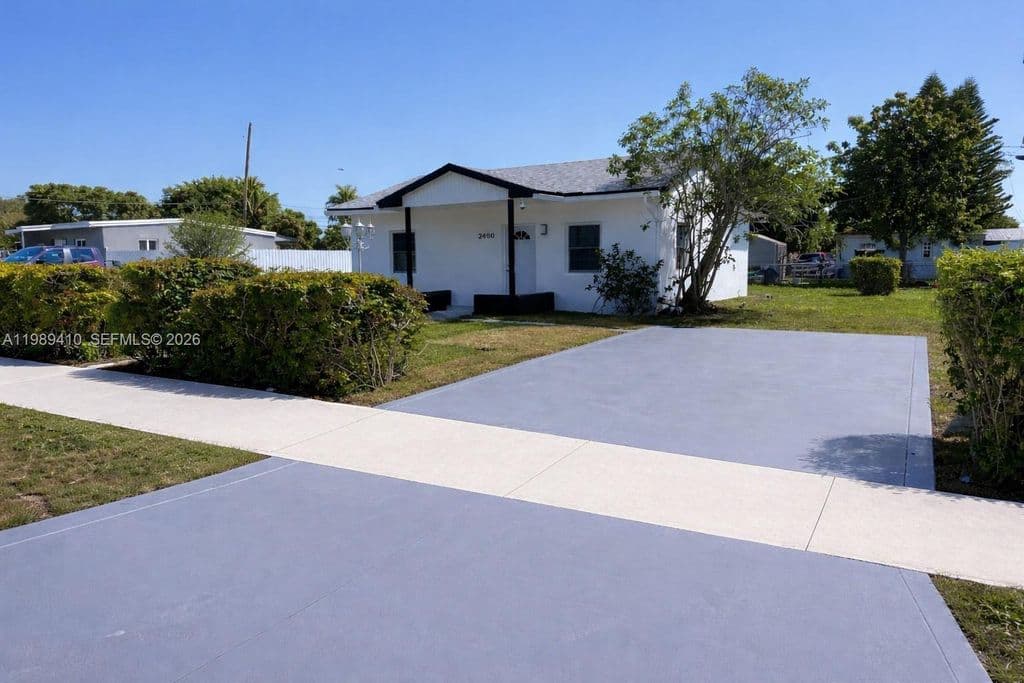 2+1 Müstakil ev — 2450 NW 157th St