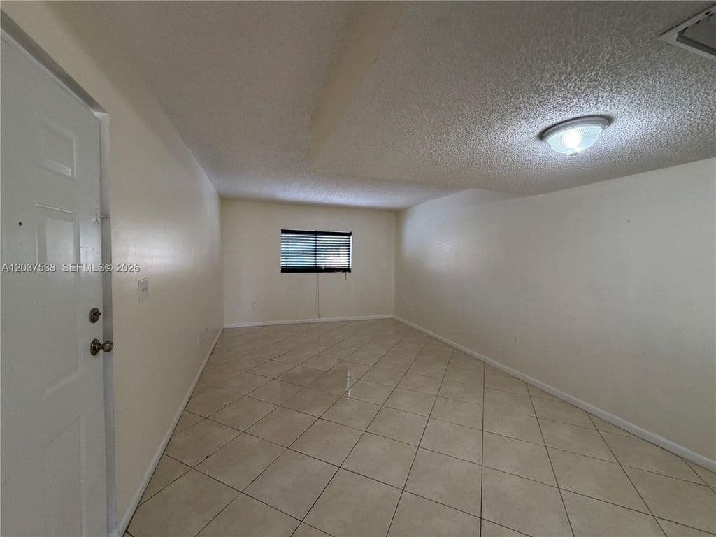 2+1 Condo — 14902 SW 82nd Ln #13205