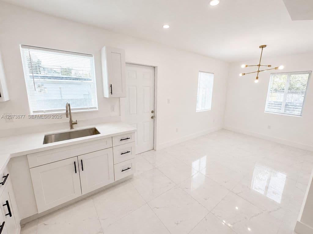 3+1 Müstakil ev — 1800 NE 154th St