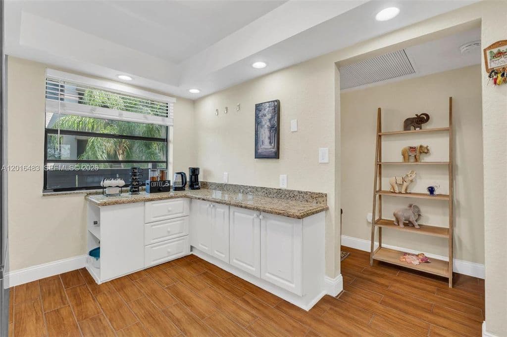 2-bedroom Condo — 1101 Colony Point Cir APT 309