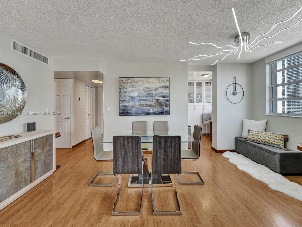 2+1 Condo — 1833 S Ocean Dr APT 1702