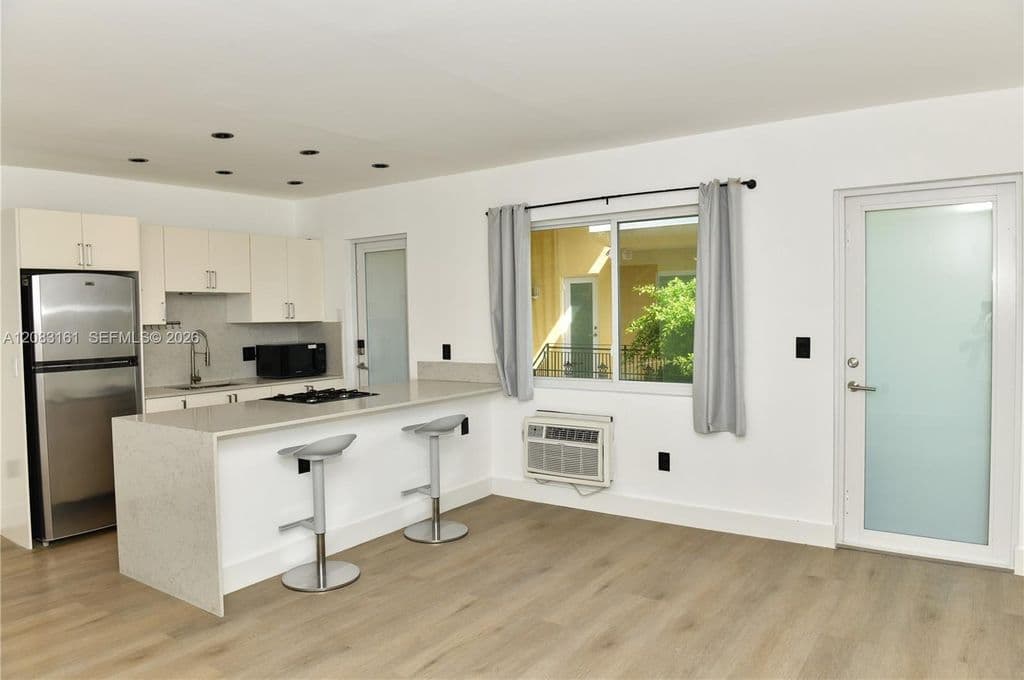 1+1 Condo — 65 Washington Ave APT 25