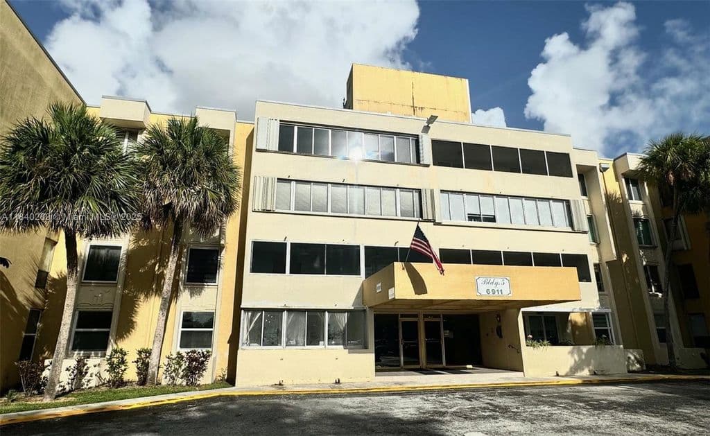 3-bedroom Condo — 6911 SW 147th Ave APT 3C
