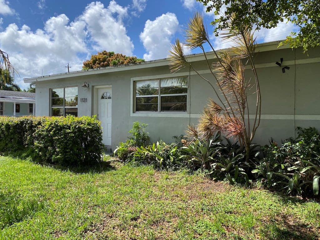 3-bedroom Single-Family Home — 1121 NE 214th St