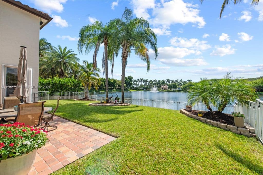 5-bedroom Property — 16230 SW 21st St