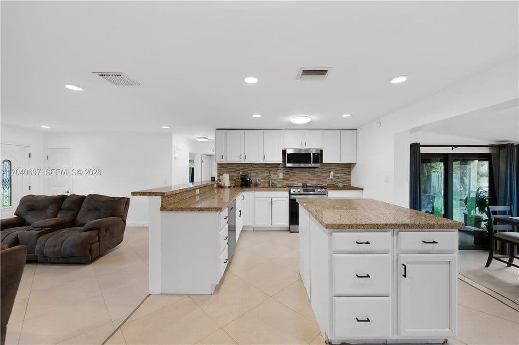 3+1 Müstakil ev — 6839 Tradewind Way