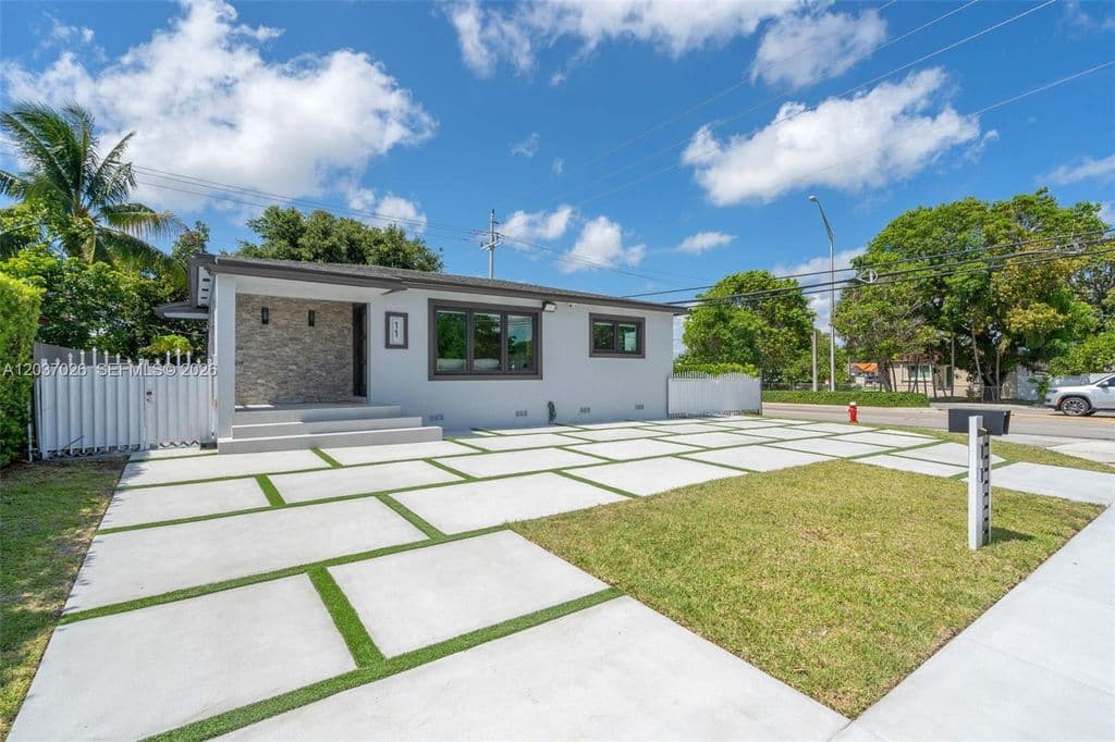 3+1 Müstakil ev — 11 W 59th St