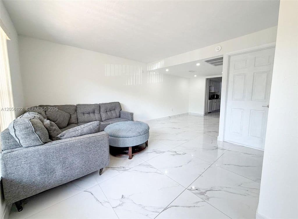 4+1 Mülk — 14101 SW 66th St APT A2