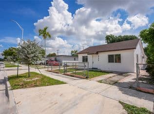 5-bedroom Single-Family Home — 4795 E 8th Ct, Hialeah, 33013