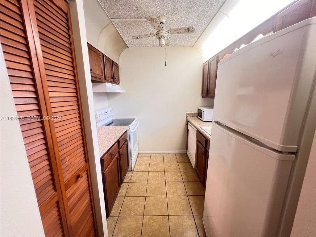 2+1 Condo — 11441 NW 39th Ct #1173