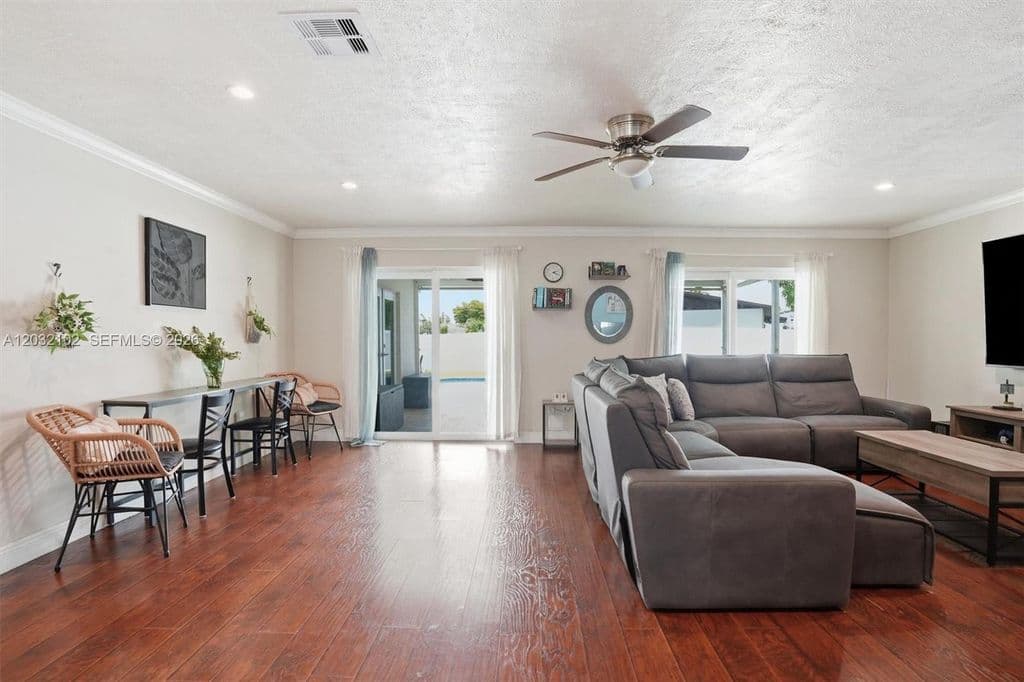 4+1 Müstakil ev — 13391 SW 78th St