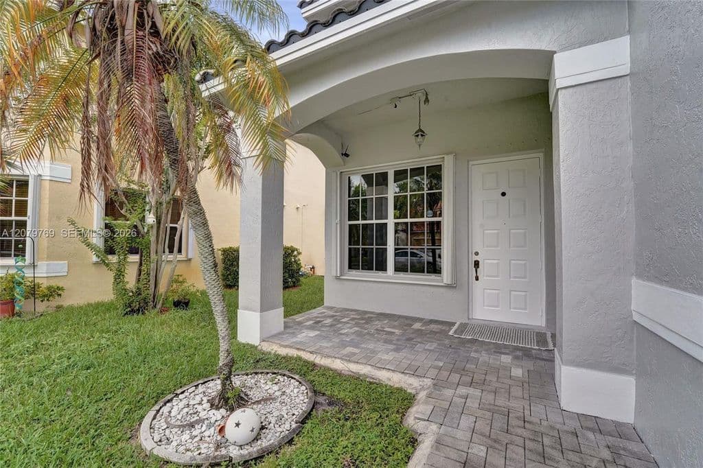4+1 Müstakil ev — 16227 NW 19th St