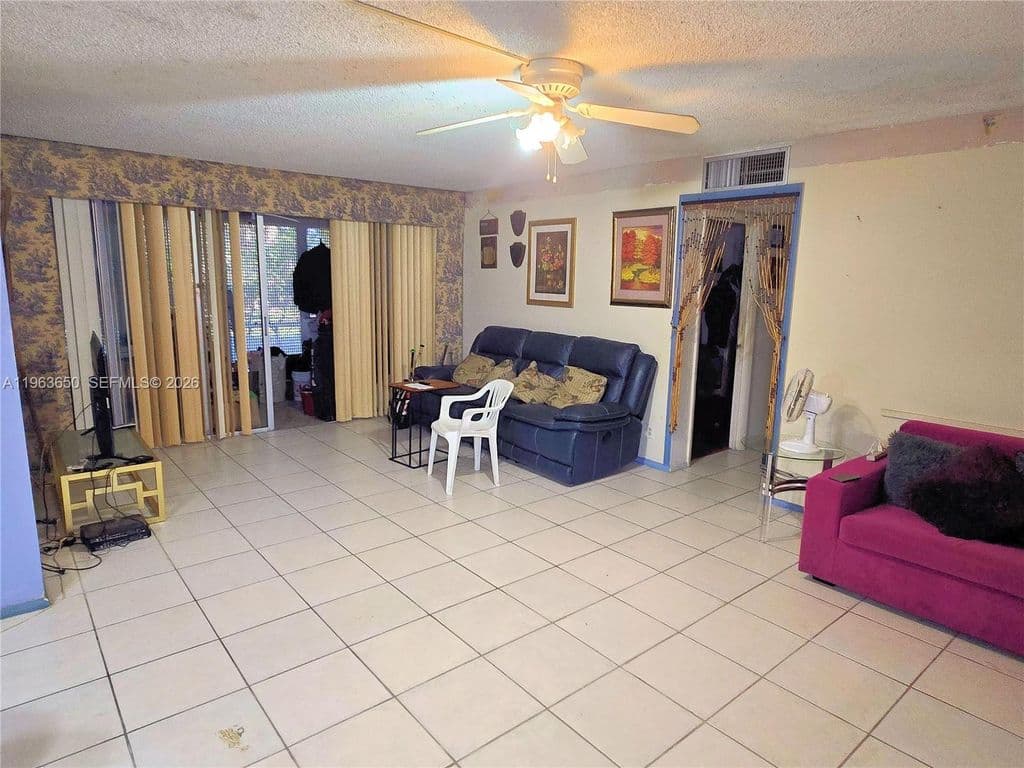 2-bedroom Condo — 940 NE 199th St APT 114