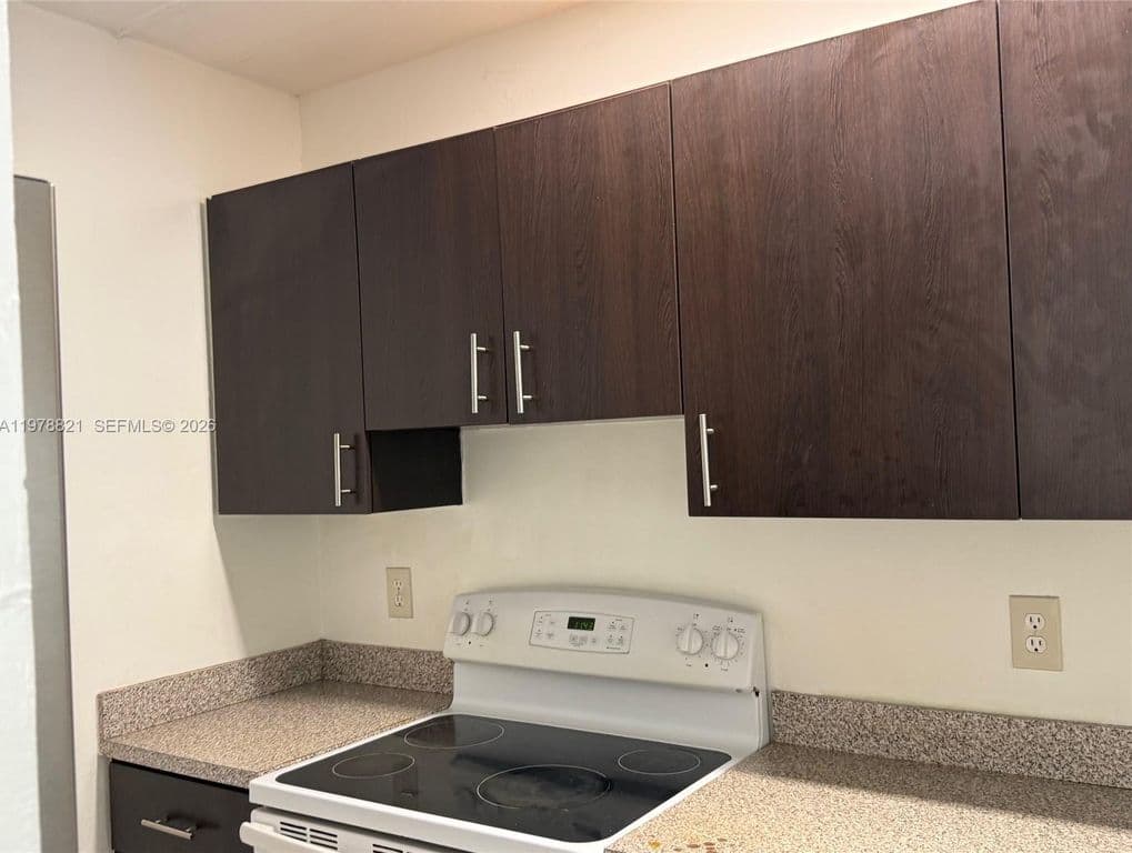 2+1 Condo — 1001 Twin Lakes Dr #29-D