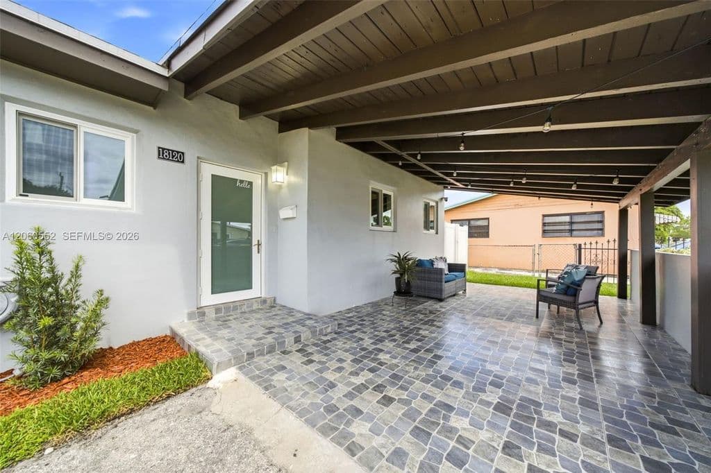 4+1 Müstakil ev — 18120 NW 16th Ave