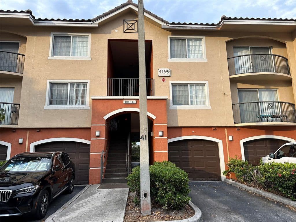 3+1 Condo — 4199 N Haverhill Road #113