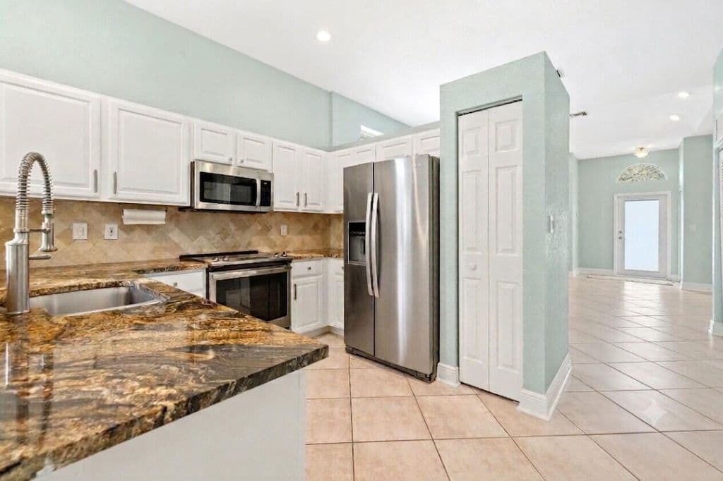 3-bedroom Single-Family Home — 6513 Sandpiper Drive