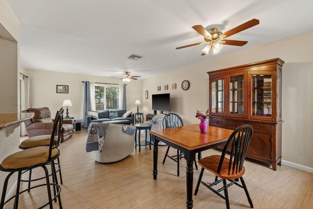 2-bedroom Single-Family Home — 119 Lakeside Circle