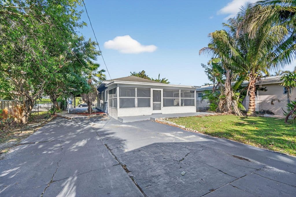 3-bedroom Single-Family Home — 1006 S M Street