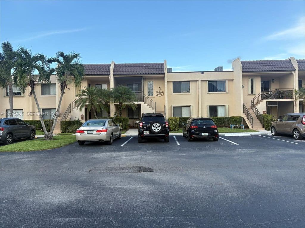 2+1 Condo — 16471 Blatt Blvd APT 203