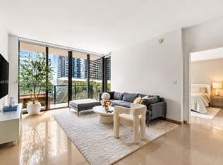 2+1 Condo — 88 SW 7th St APT 809, Miami, 33130
