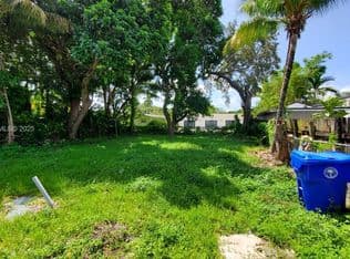 2+1 Müstakil ev — 560 NW 53rd St, Miami, 33127