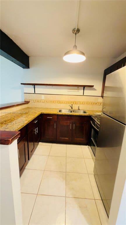 2-bedroom Condo — 5855 Washington St APT 90