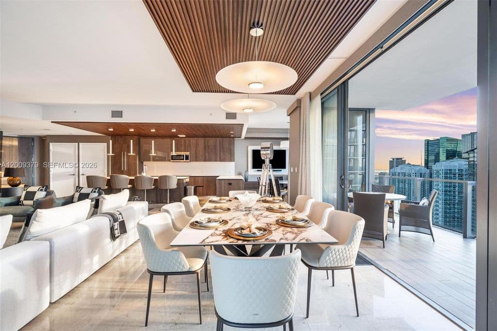 4+1 Condo — 88 SW 7th St APT 3801