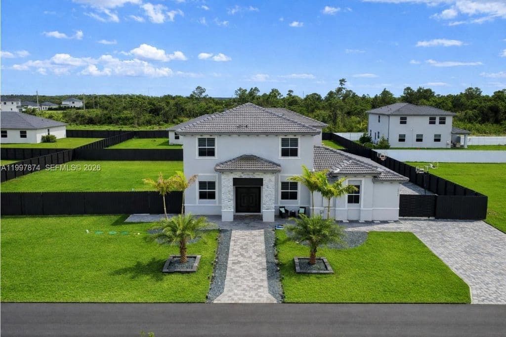 5-bedroom Single-Family Home — 19740 SW 321st St