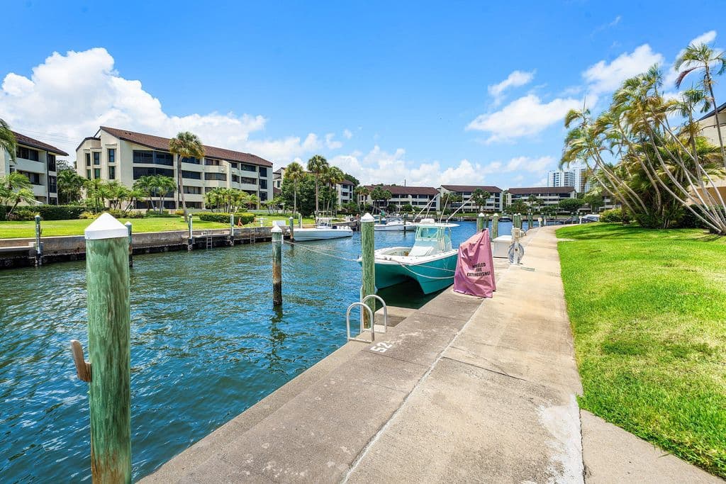 3+1 Condo — 1125 E Marine Way E #J3l