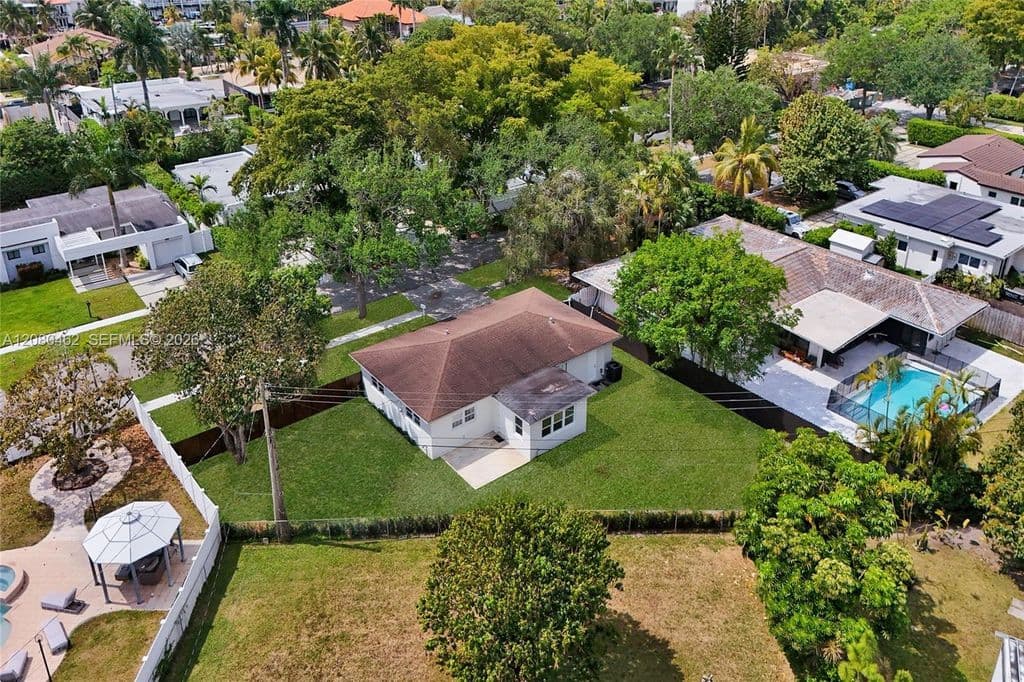 3+1 Müstakil ev — 2125 Alamanda Dr