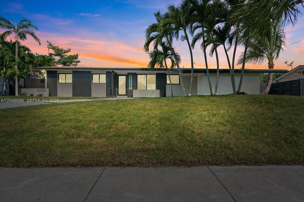 4-bedroom Single-Family Home — 15920 SW 105th Ave