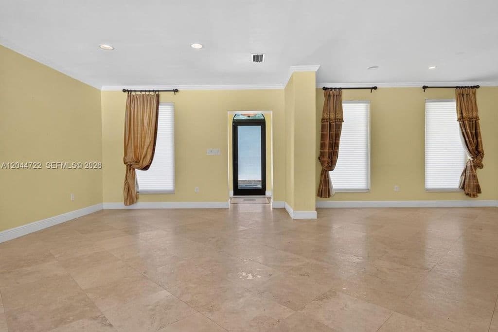 6+1 Müstakil ev — 6255 SW 120th St