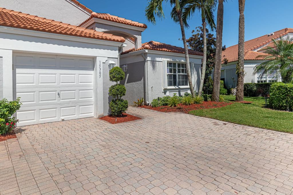 2-bedroom Single-Family Home — 15305 SUMMER LAKE Drive