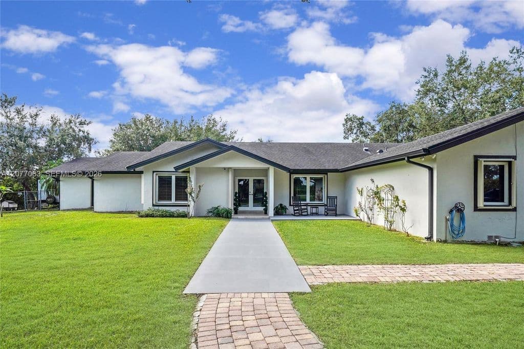 4-bedroom Single-Family Home — 15290 SW 200th St