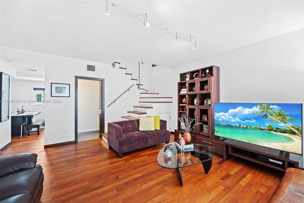 3+1 Mülk — 261 Navarre Ave #A-3