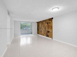 2+1 Condo — 8501 NW 8th St APT 105, Miami, 33126