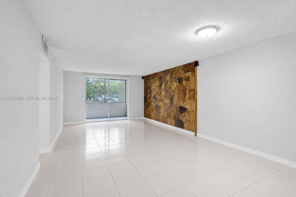 2+1 Condo — 8501 NW 8th St APT 105