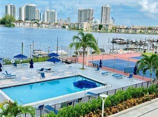 1+1 Condo — 2750 NE 183rd St APT 1607, Aventura, 33160