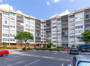 2-bedroom Condo — 1000 Saint Charles Pl APT 319, Pembroke Pines, 33026