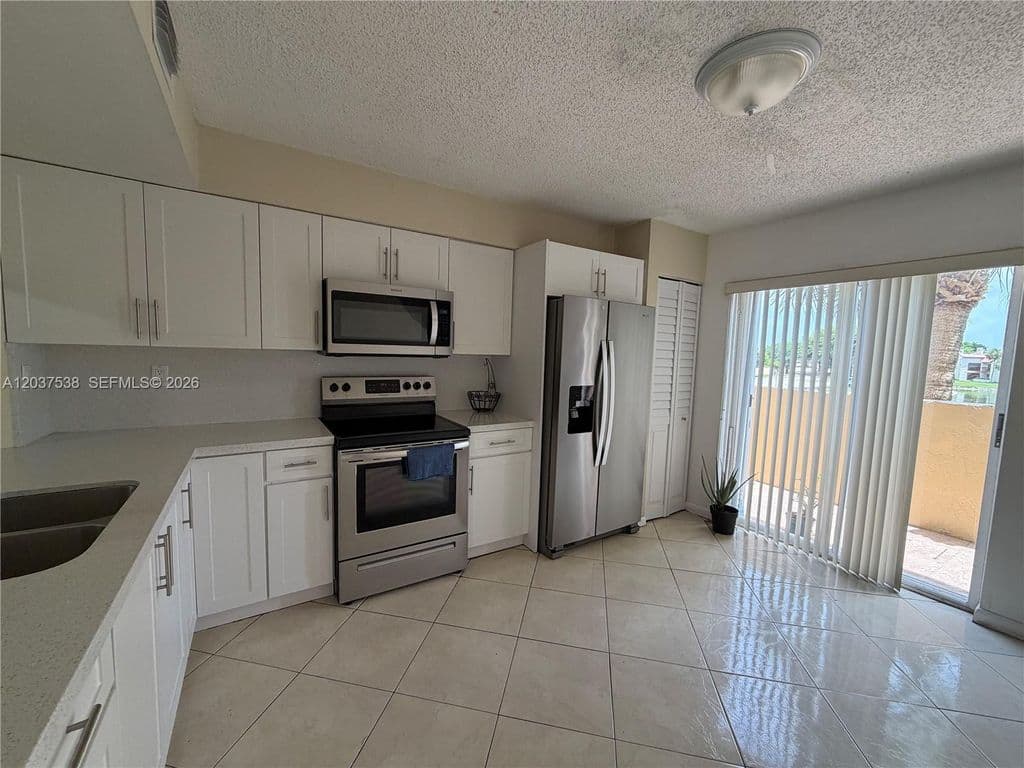 2+1 Condo — 14902 SW 82nd Ln #13205