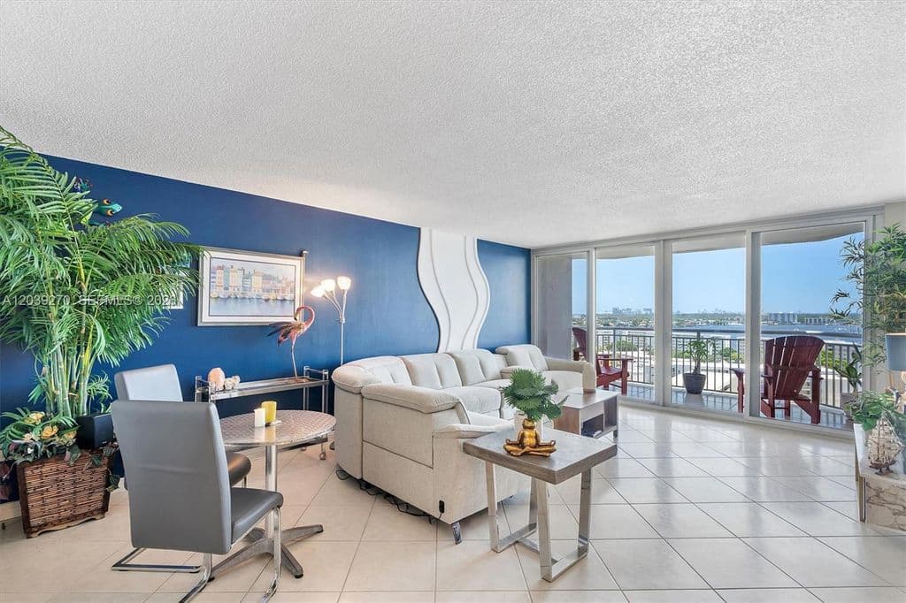 2+1 Condo — 18031 Biscayne Blvd APT 1401
