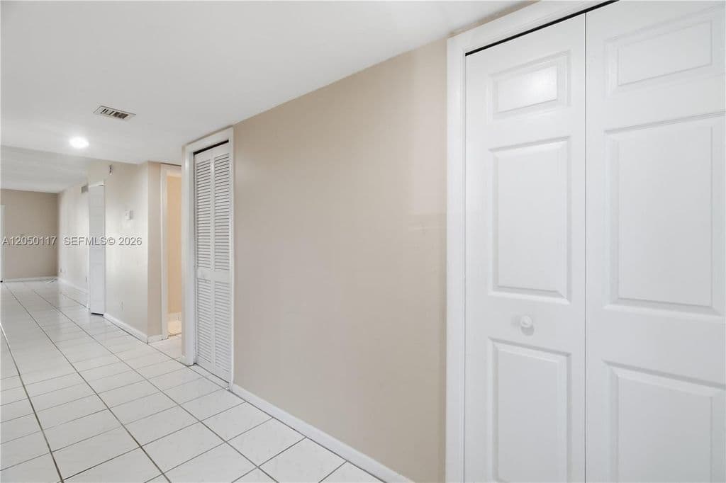2-bedroom Condo — 16252 Laurel Dr #201
