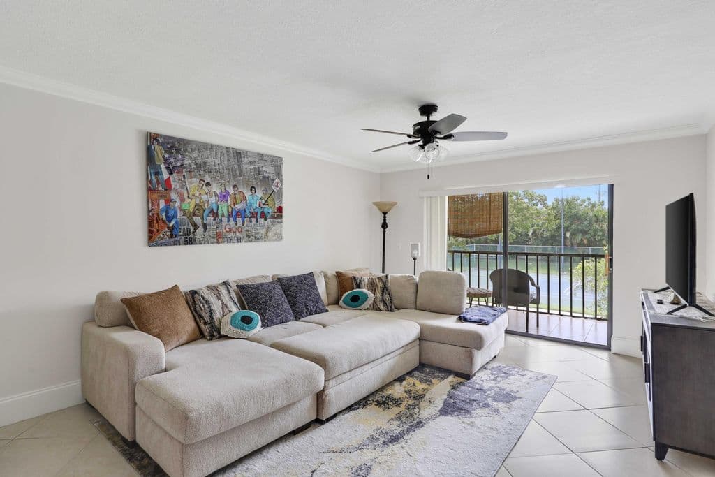 3-bedroom Condo — 3020 Florida Boulevard #202-c