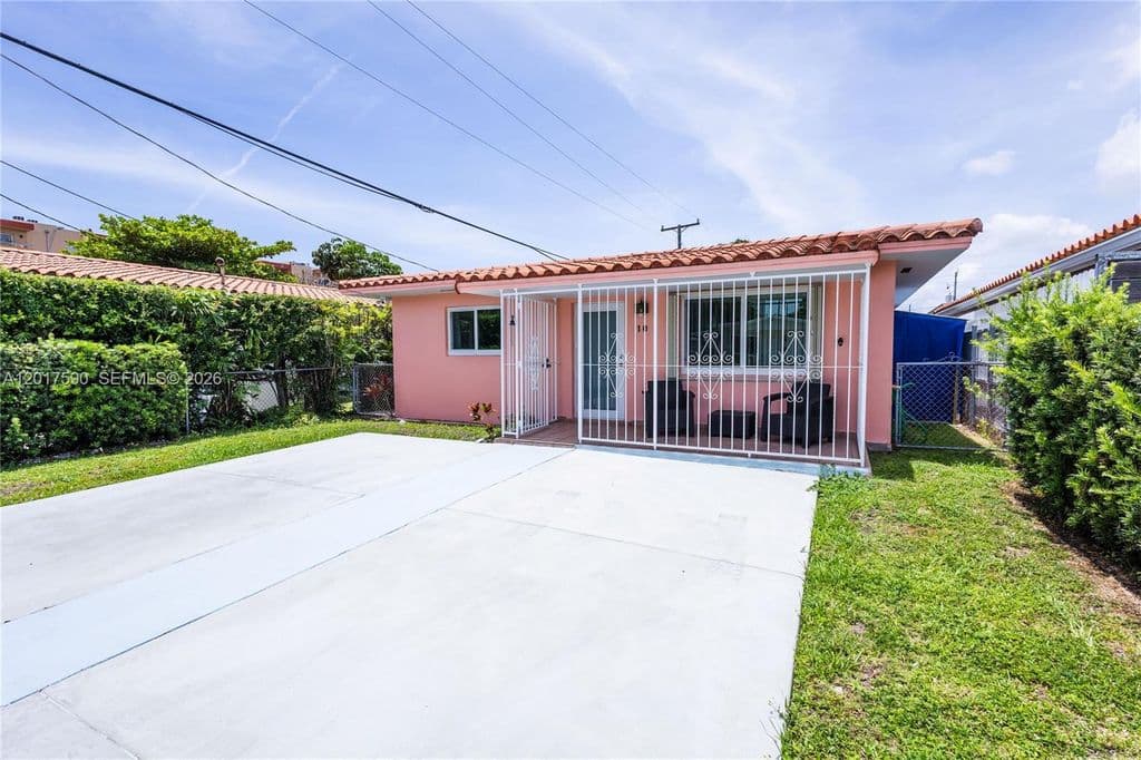 3-bedroom Single-Family Home — 10 NW 60th Ct