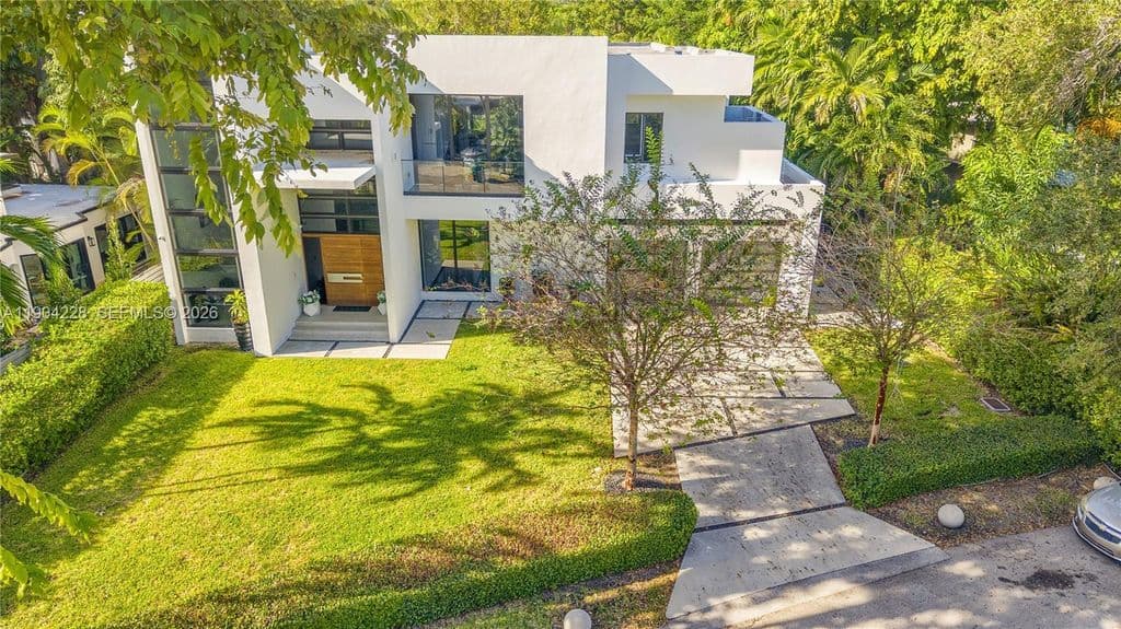 5-bedroom Single-Family Home — 3764 Carmen Ct