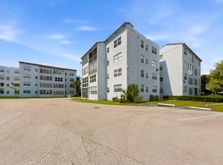 1+1 Condo — 2860 Somerset Drive #412k, Lauderdale Lakes, 33311